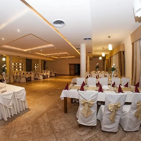 Hotel Marand *